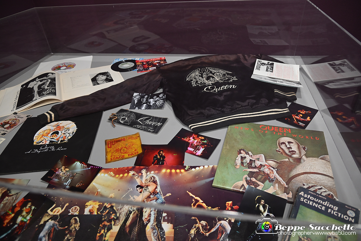 VBS_1654 - Mostra Peter Hince - Queen Experience.jpg